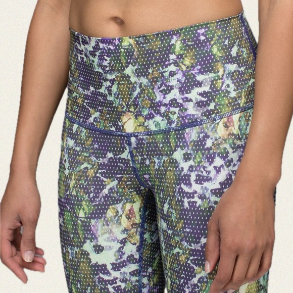 Lululemon Wunder Under Crop II *Full-On Luxtreme (Roll Down) - Picture 9 of 10